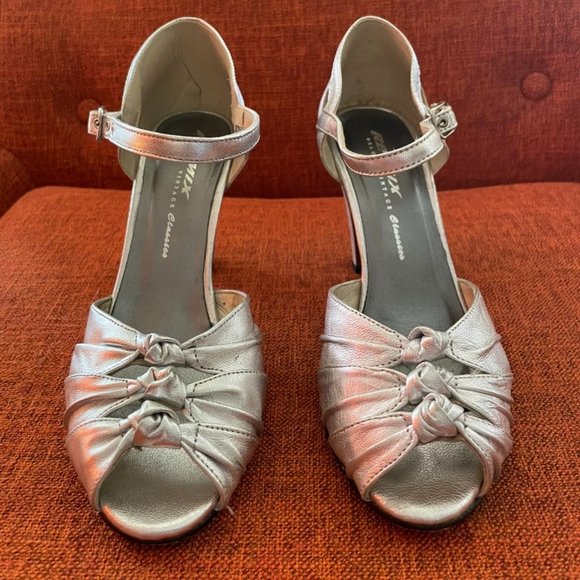 Re-Mix Shoes - Re-mix Retro 1920s Silver Pumps "Ritz" - Size 6.5